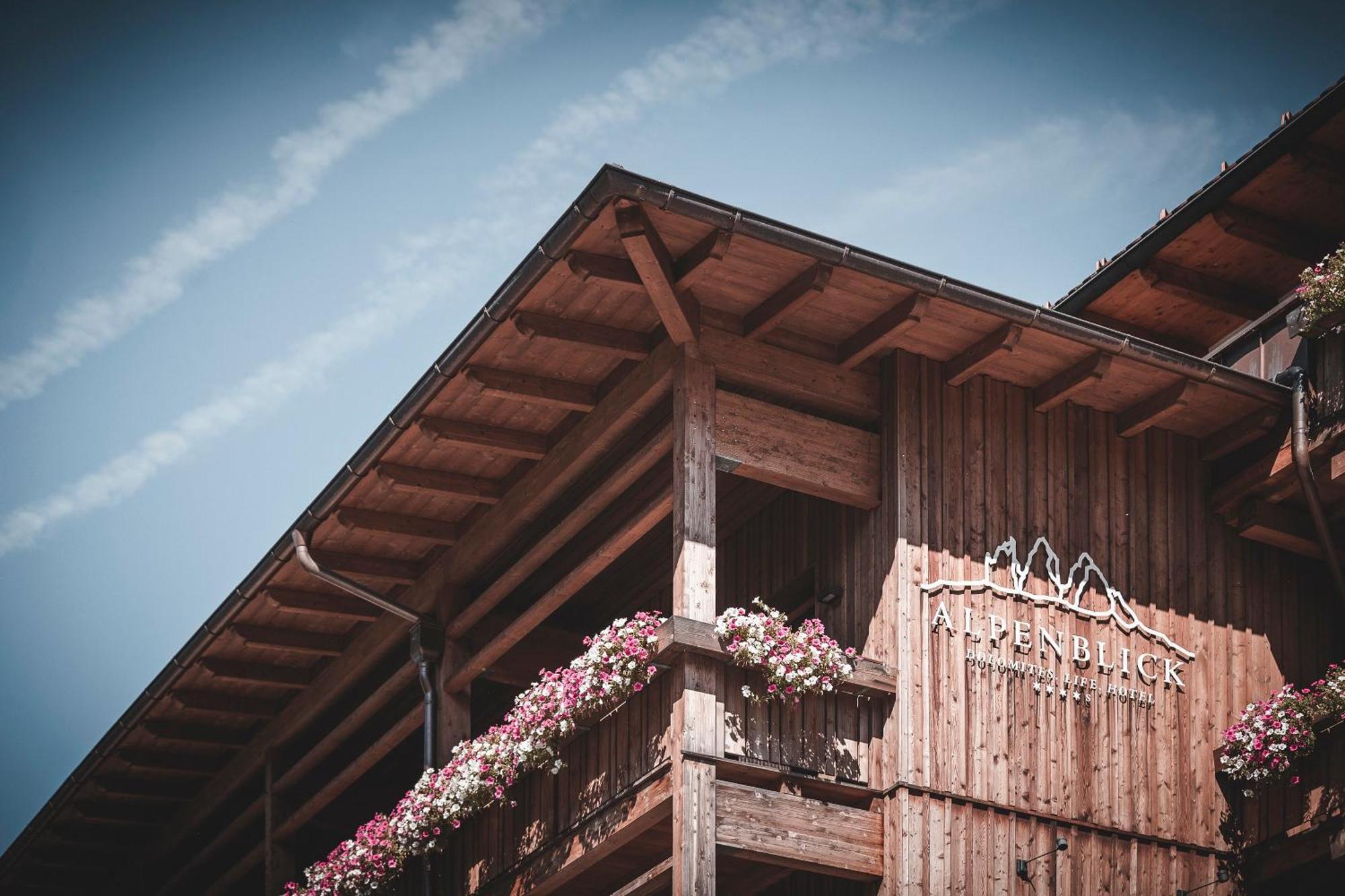 Hotel Alpenblick Sexten Exterior photo